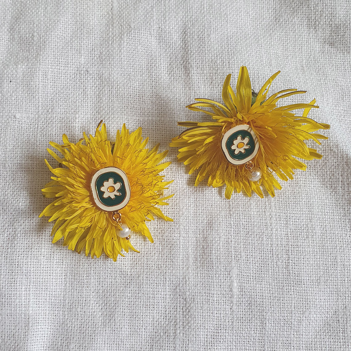 10 DECOART Camomile Flower Earrings