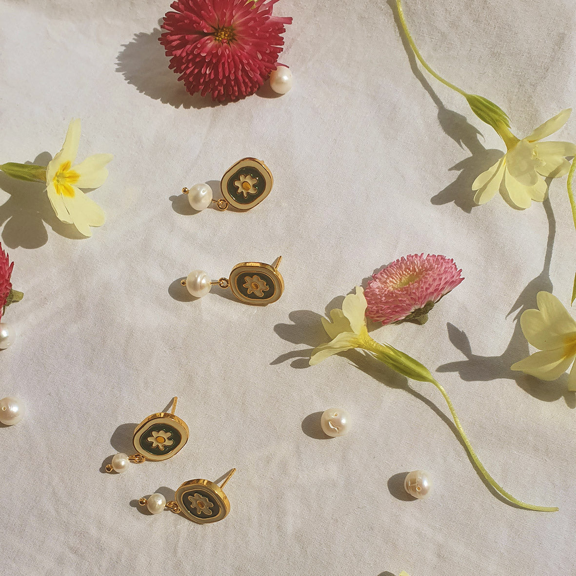 10 DECOART Camomile Flower Earrings