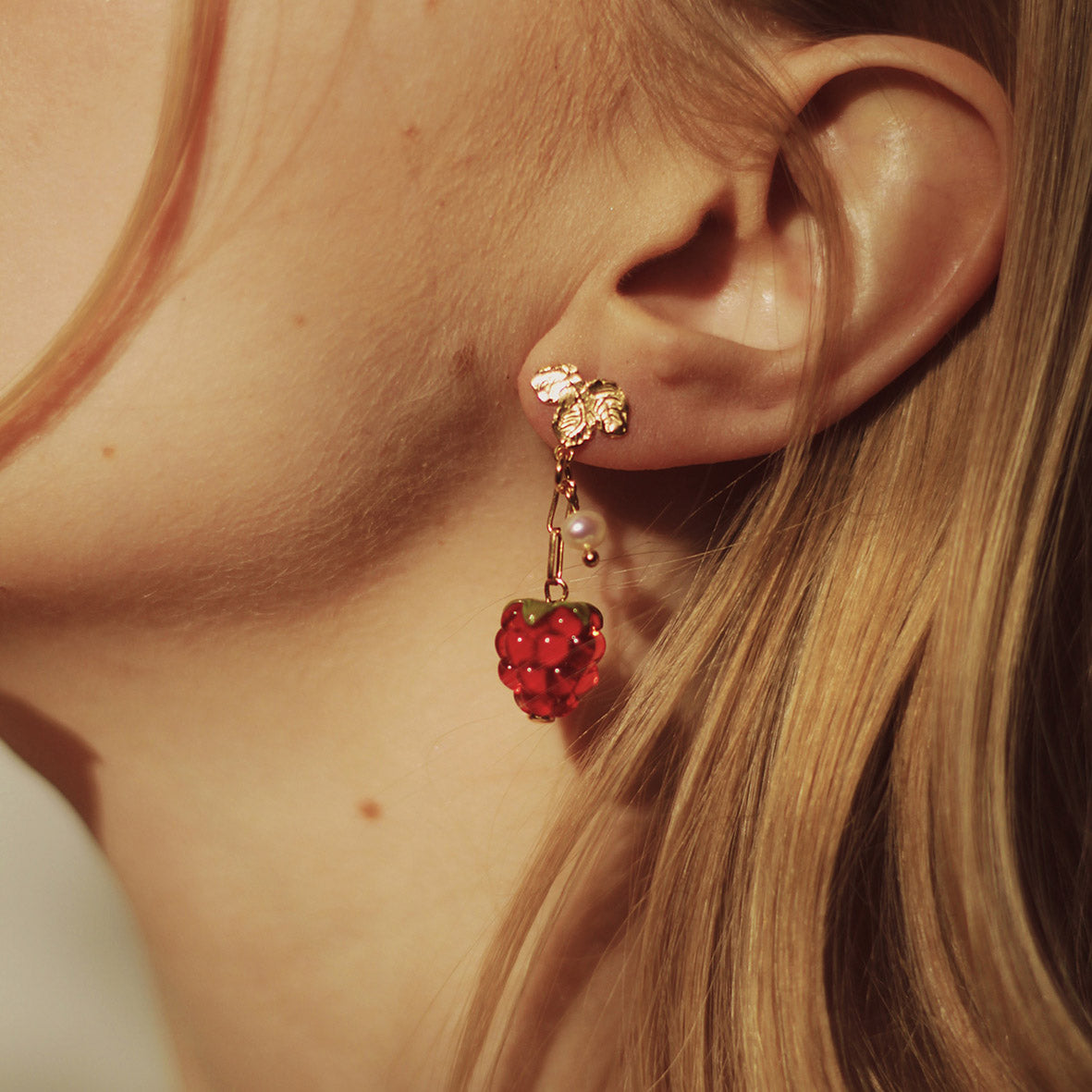 10 DECOART Lucy Raspberry Earrings