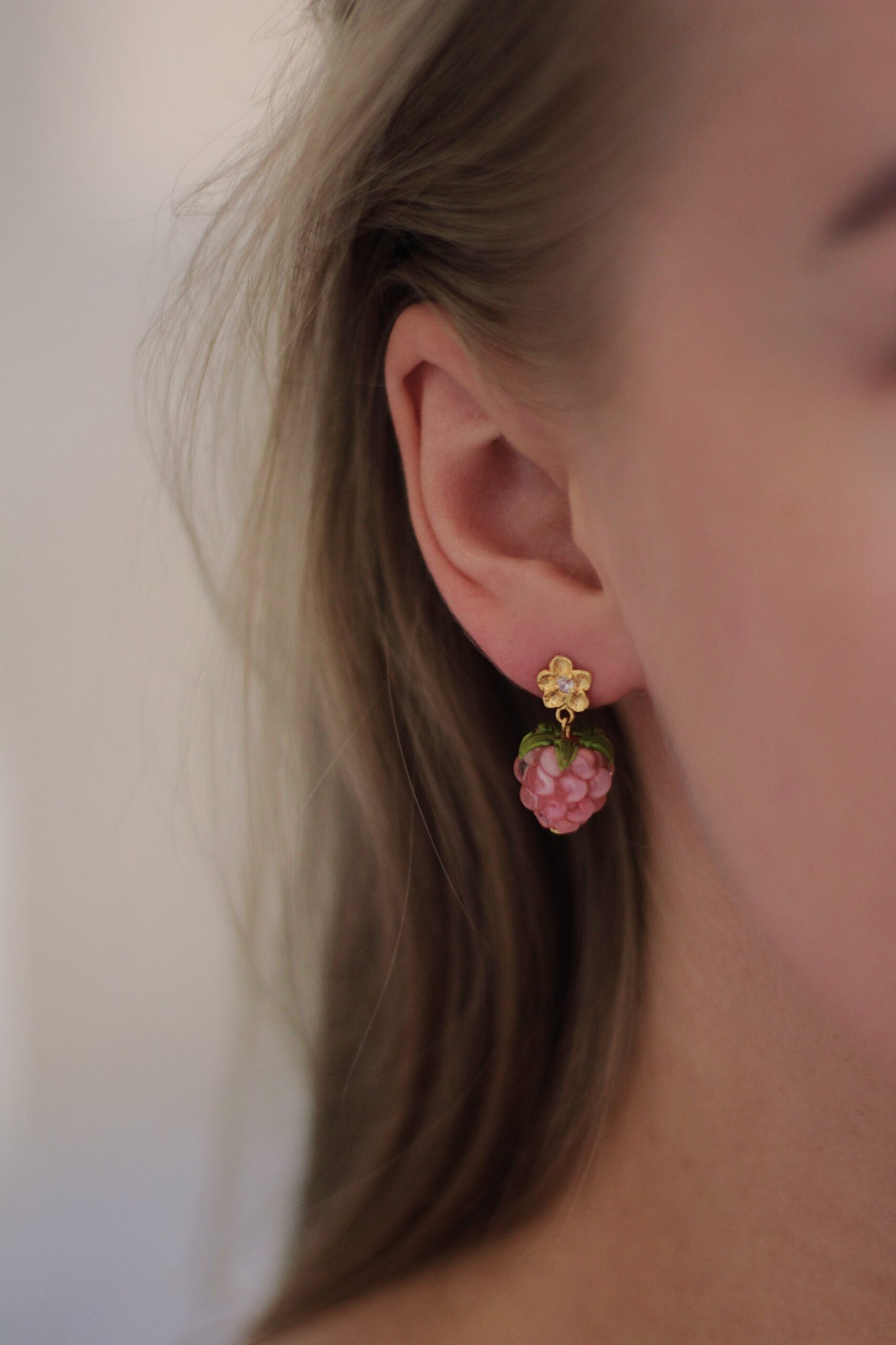 10 DECOART Pink Berries Earrings